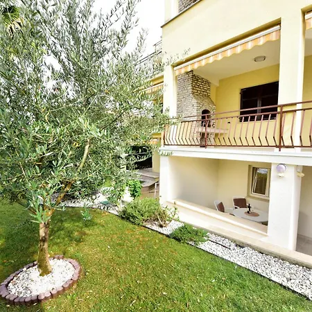 Apartments Jasmina Porec Esterno foto