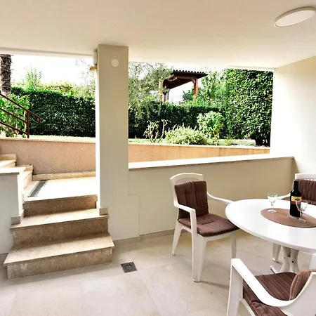 Apartments Jasmina Porec Esterno foto